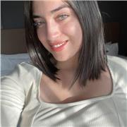 Enseño Inglés a niños y adolescentes de manera online, tengo experiencia en Inglés conversacional. Estudié Traducción y trabajé como Tripulante de Cabina